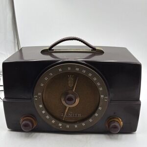 Antique ZENITH Radio Model K725. Broadcast FM UHF Bakelite Case 1953